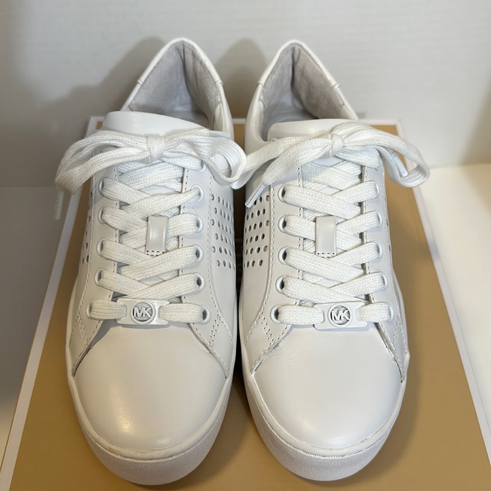NEW Michael Kors Poppy Lace Up Sneakers in Optic White- Size 6.5